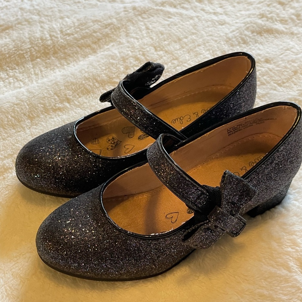 Girl’s Olive & Edie pumps
